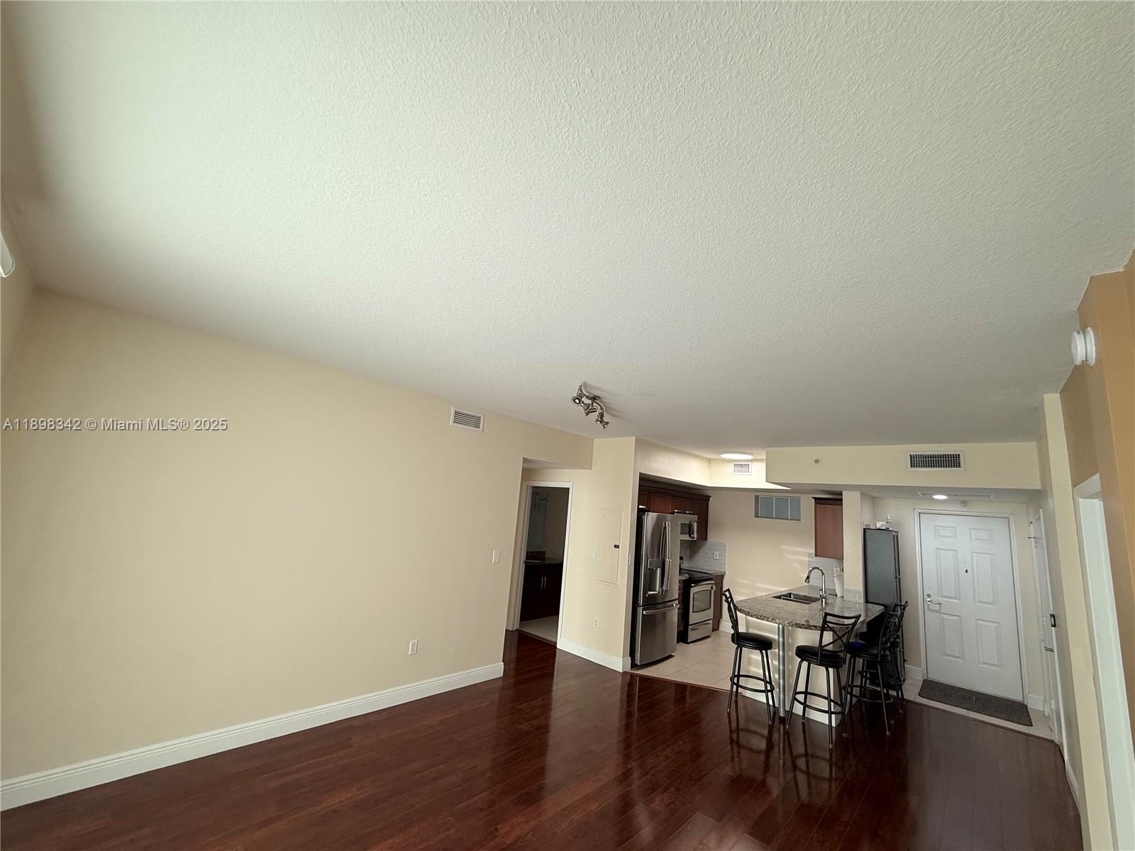 DOWNTOWN DADELAND CONDO N - Residential Lease