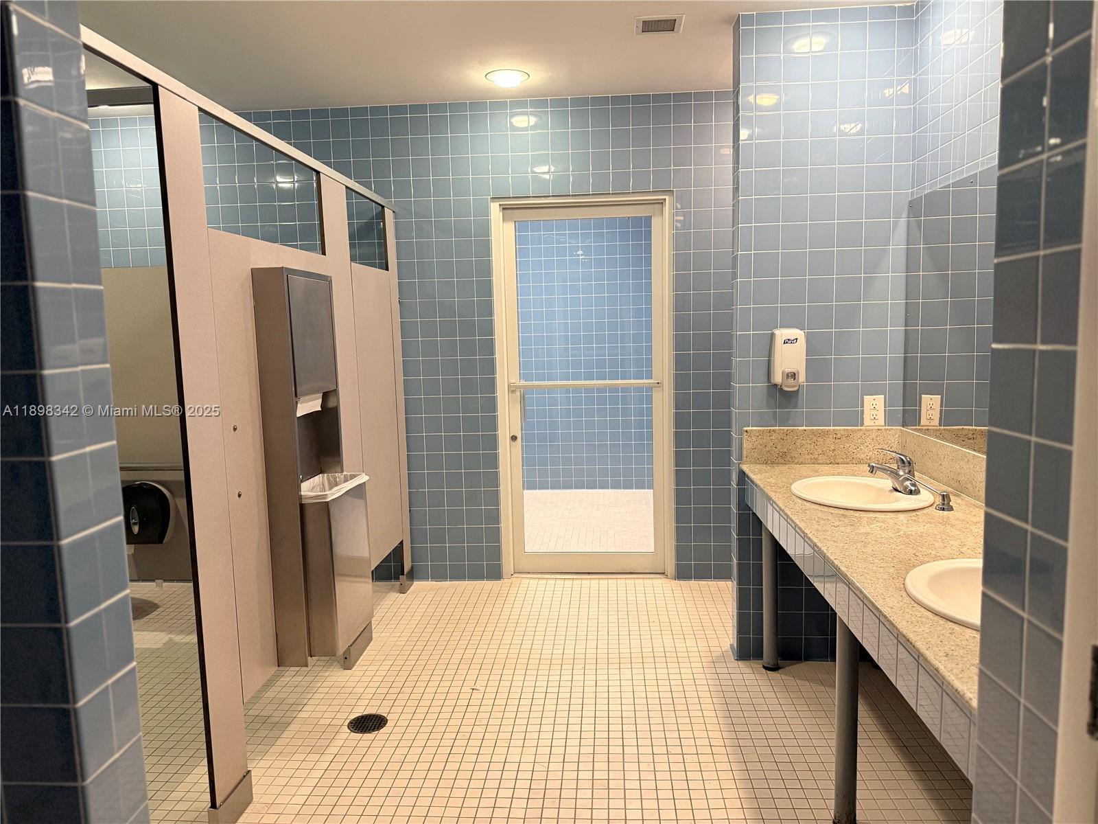 DOWNTOWN DADELAND CONDO N - Residential Lease