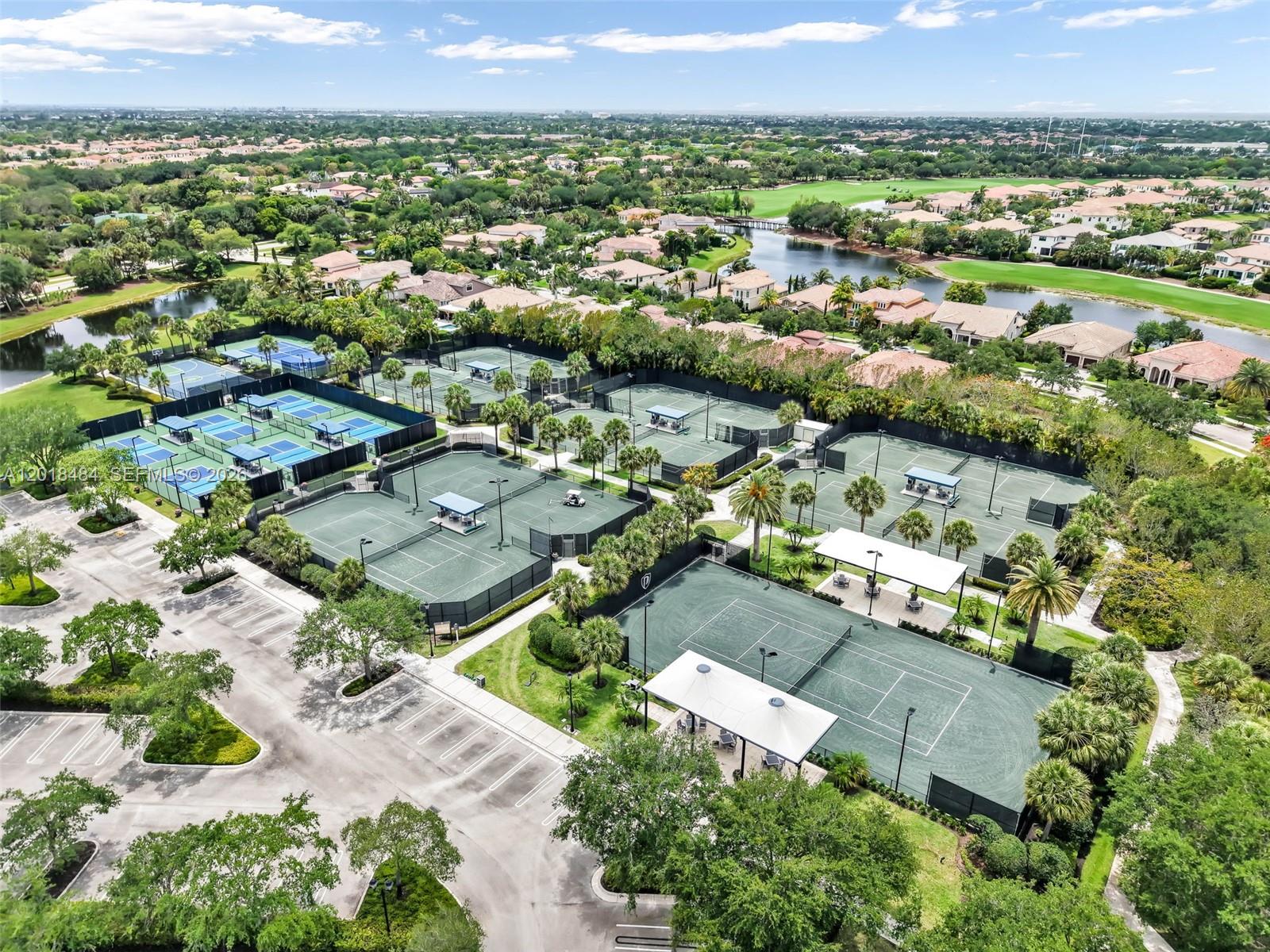 PARKLAND GOLF AND COUNTRY - Residential
