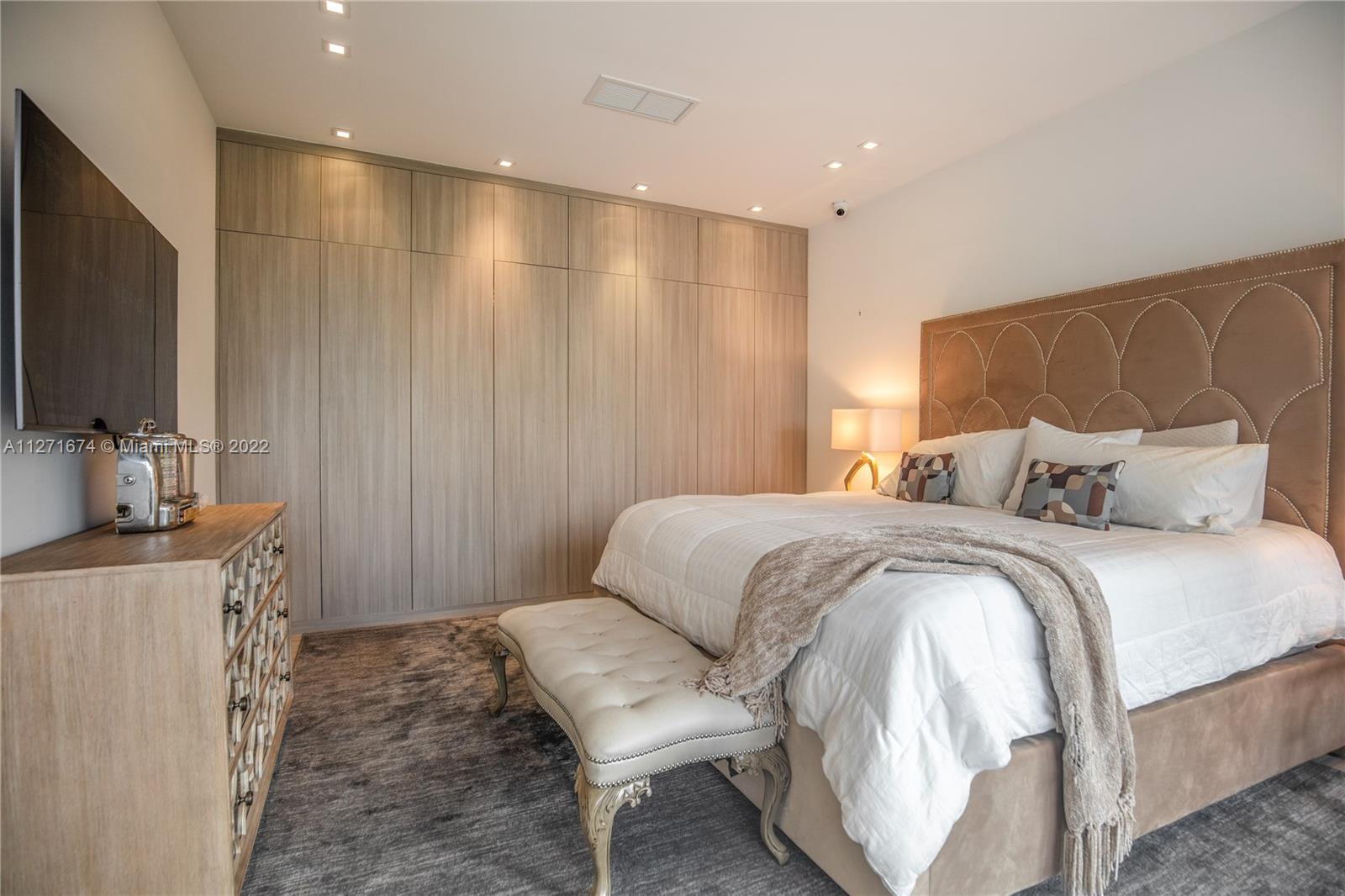 LA GORCE GOLF SUB - Residential