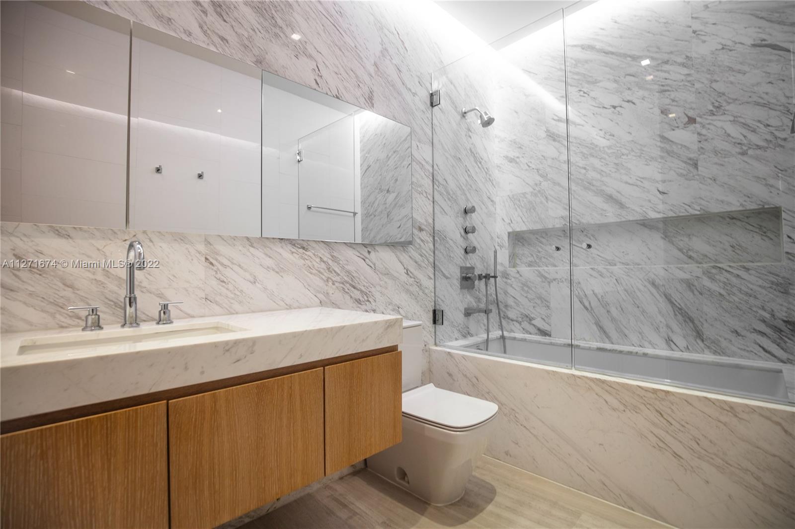 LA GORCE GOLF SUB - Residential