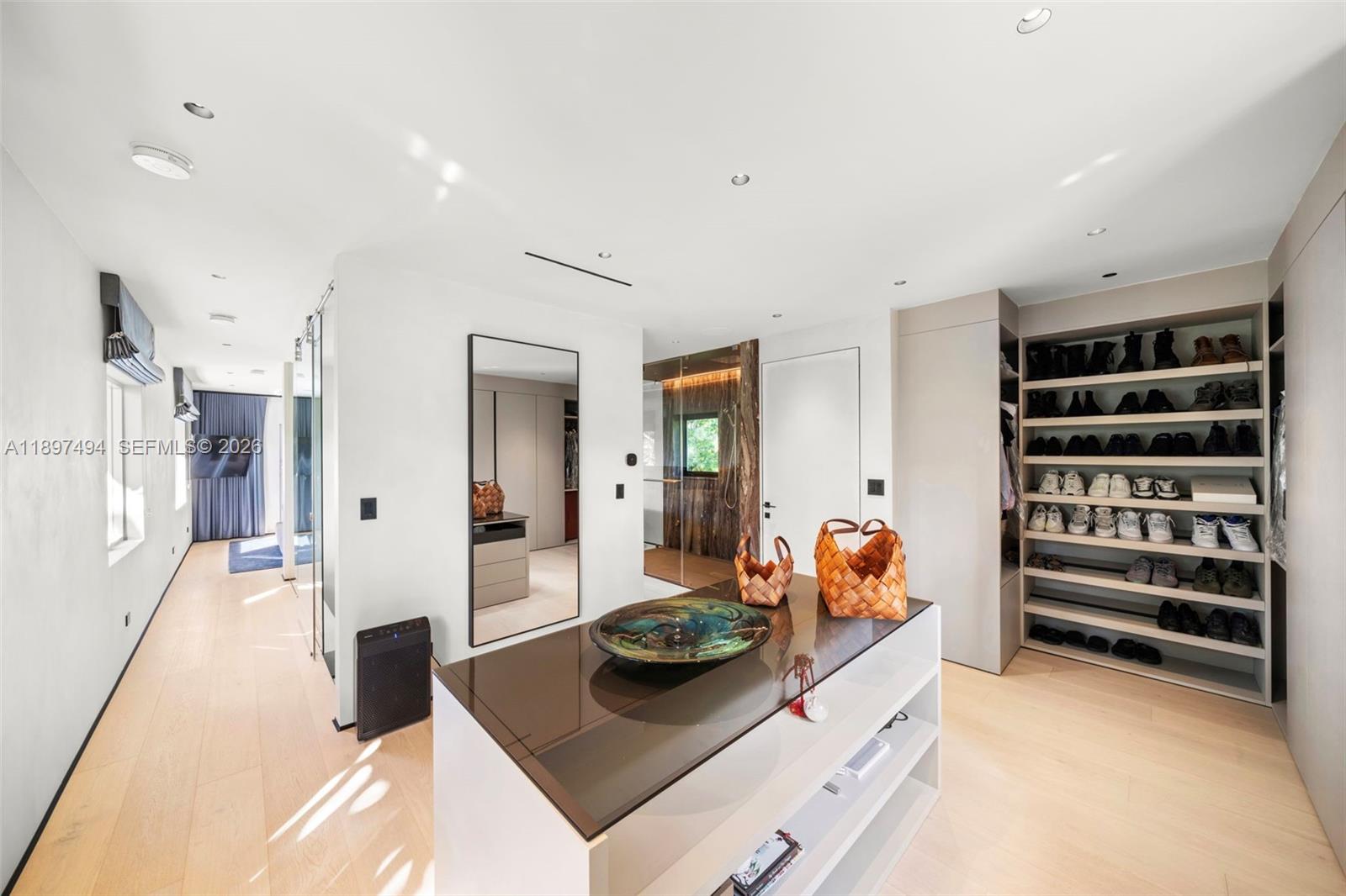 SAN MARINO ISLAND - Residential