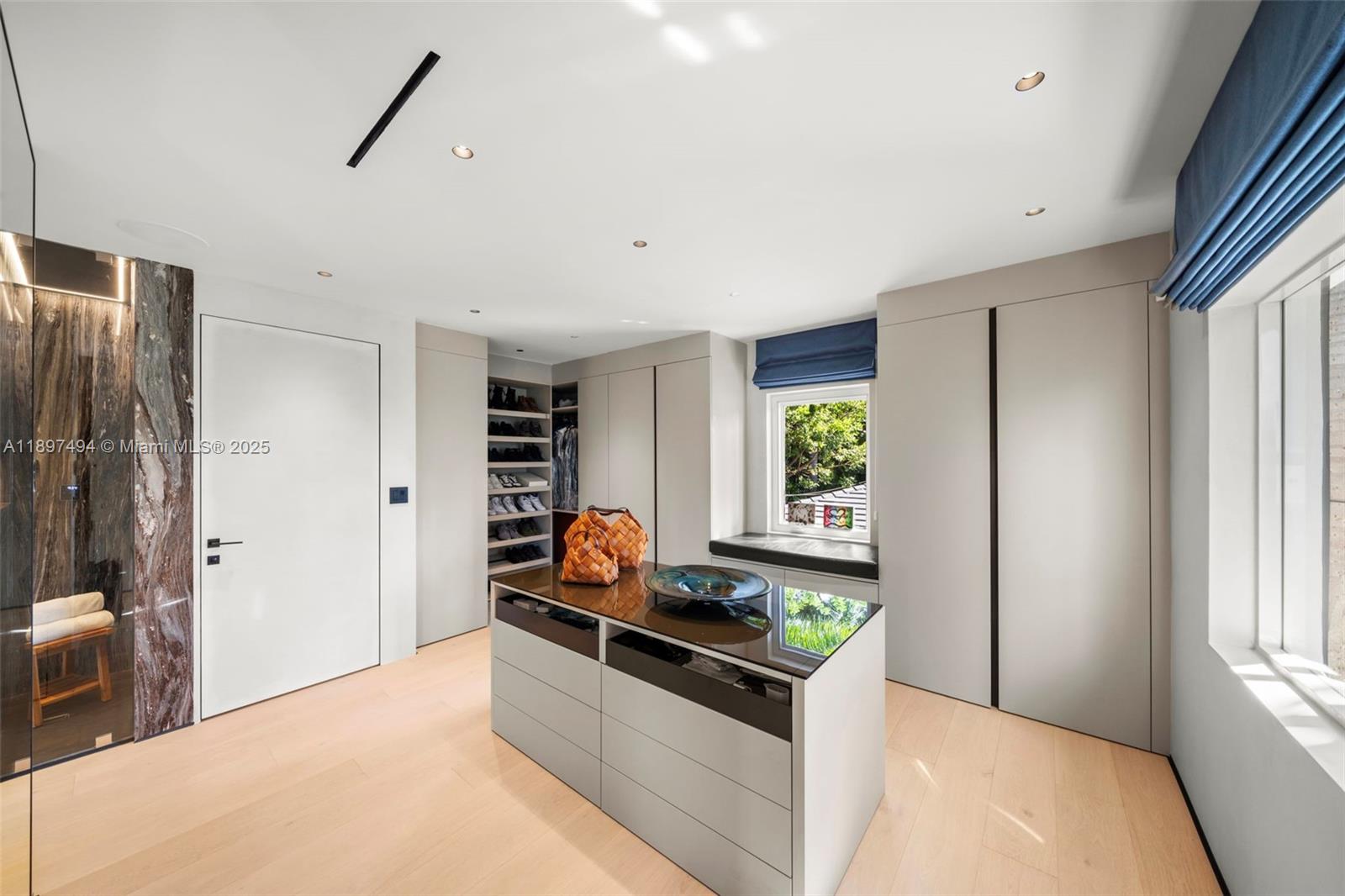 SAN MARINO ISLAND - Residential