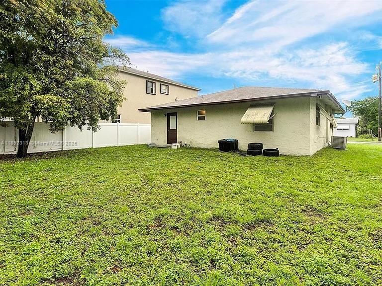 TOWN OF MODELO (DANIA) B- - Residential Lease