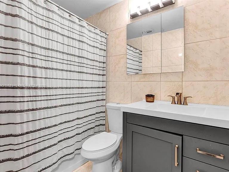 TOWN OF MODELO (DANIA) B- - Residential Lease