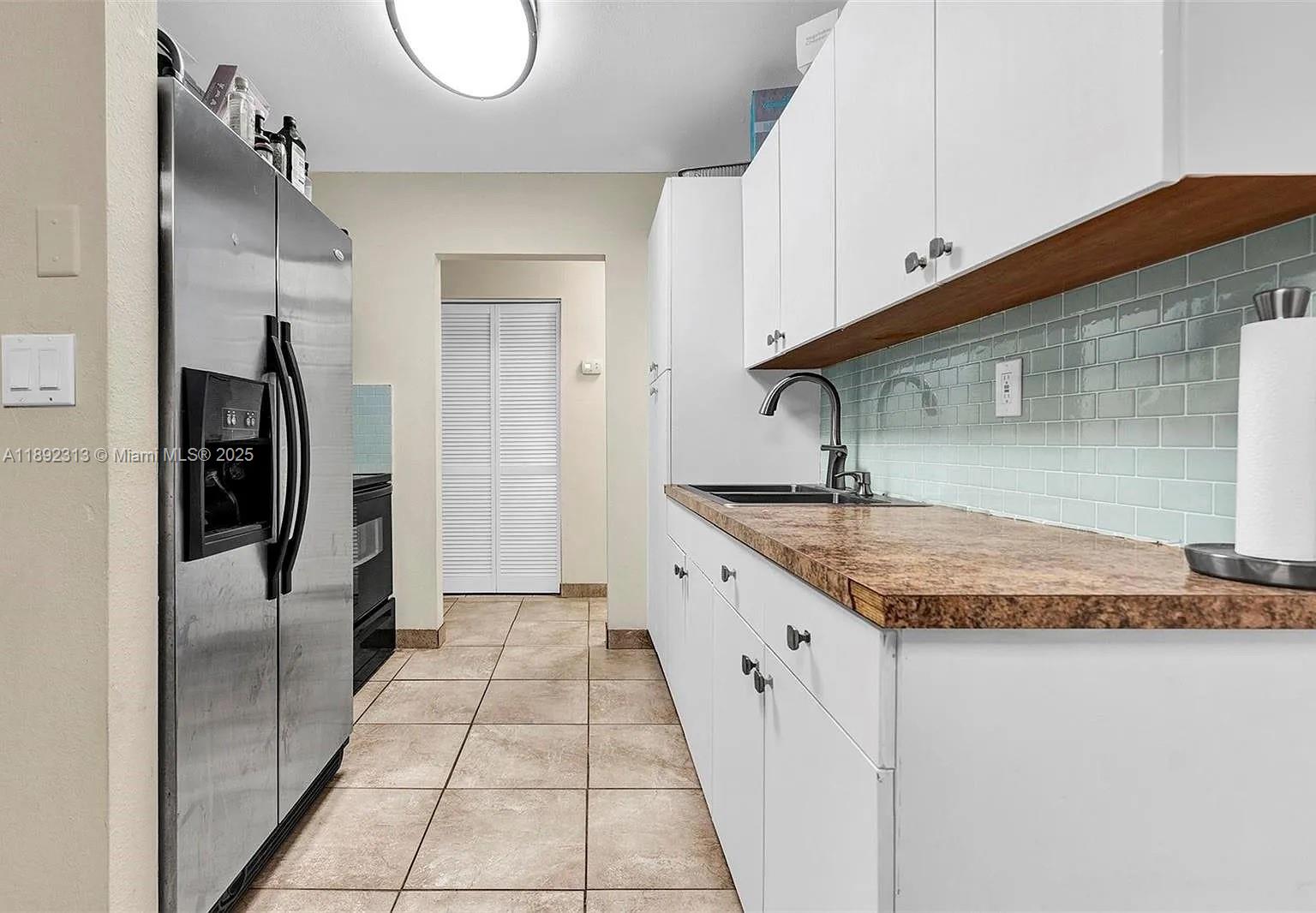 TOWN OF MODELO (DANIA) B- - Residential Lease