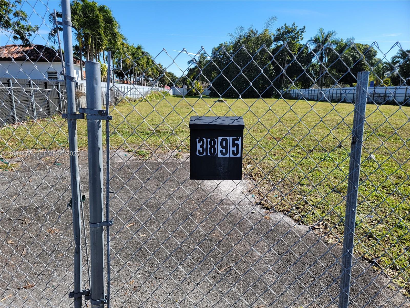 SUB OF PB 7-113 - Land