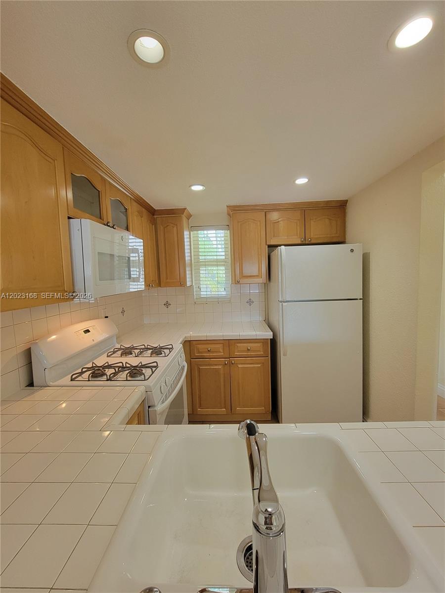 6707 N Kendall Dr 107