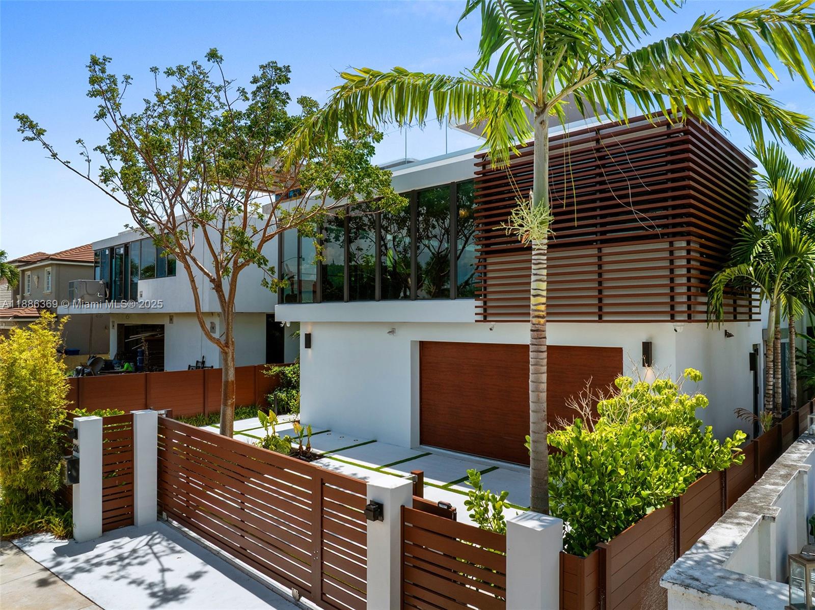 LAS OLAS BY THE SEA EXT - Residential Lease