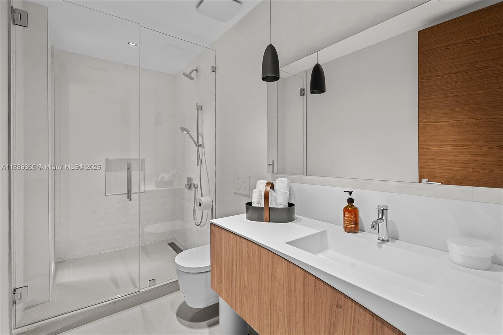 LAS OLAS BY THE SEA EXT - Residential Lease