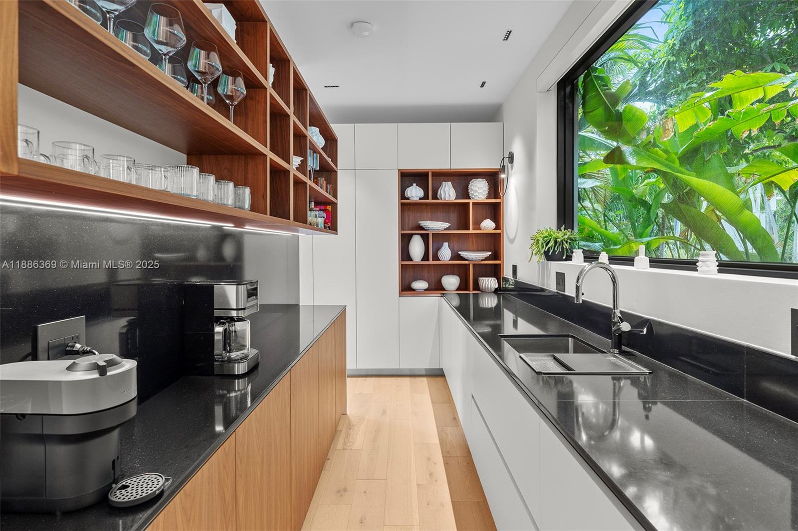 LAS OLAS BY THE SEA EXT - Residential Lease