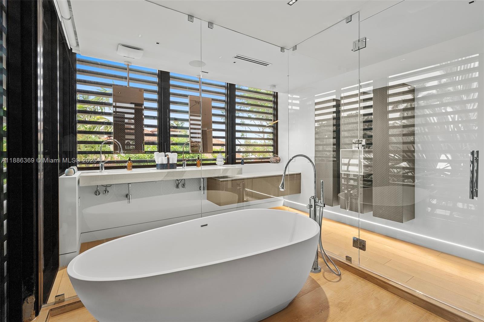 LAS OLAS BY THE SEA EXT - Residential Lease