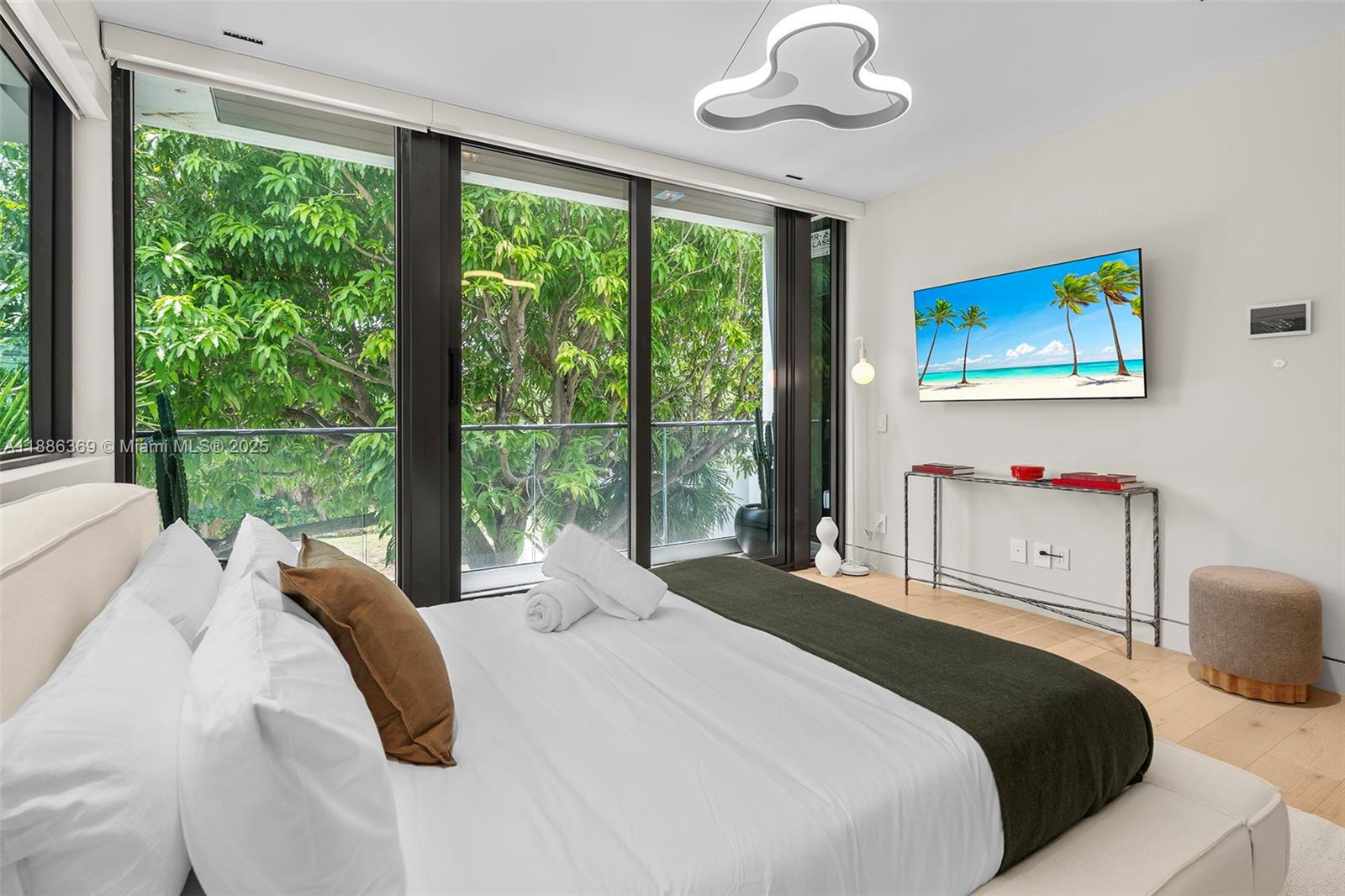 LAS OLAS BY THE SEA EXT - Residential Lease