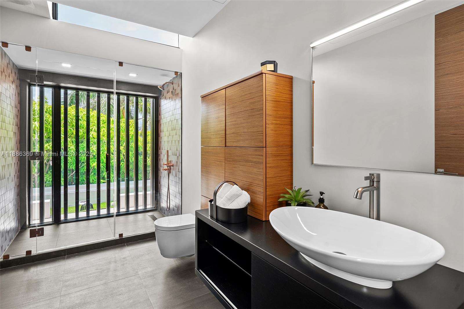 LAS OLAS BY THE SEA EXT - Residential Lease