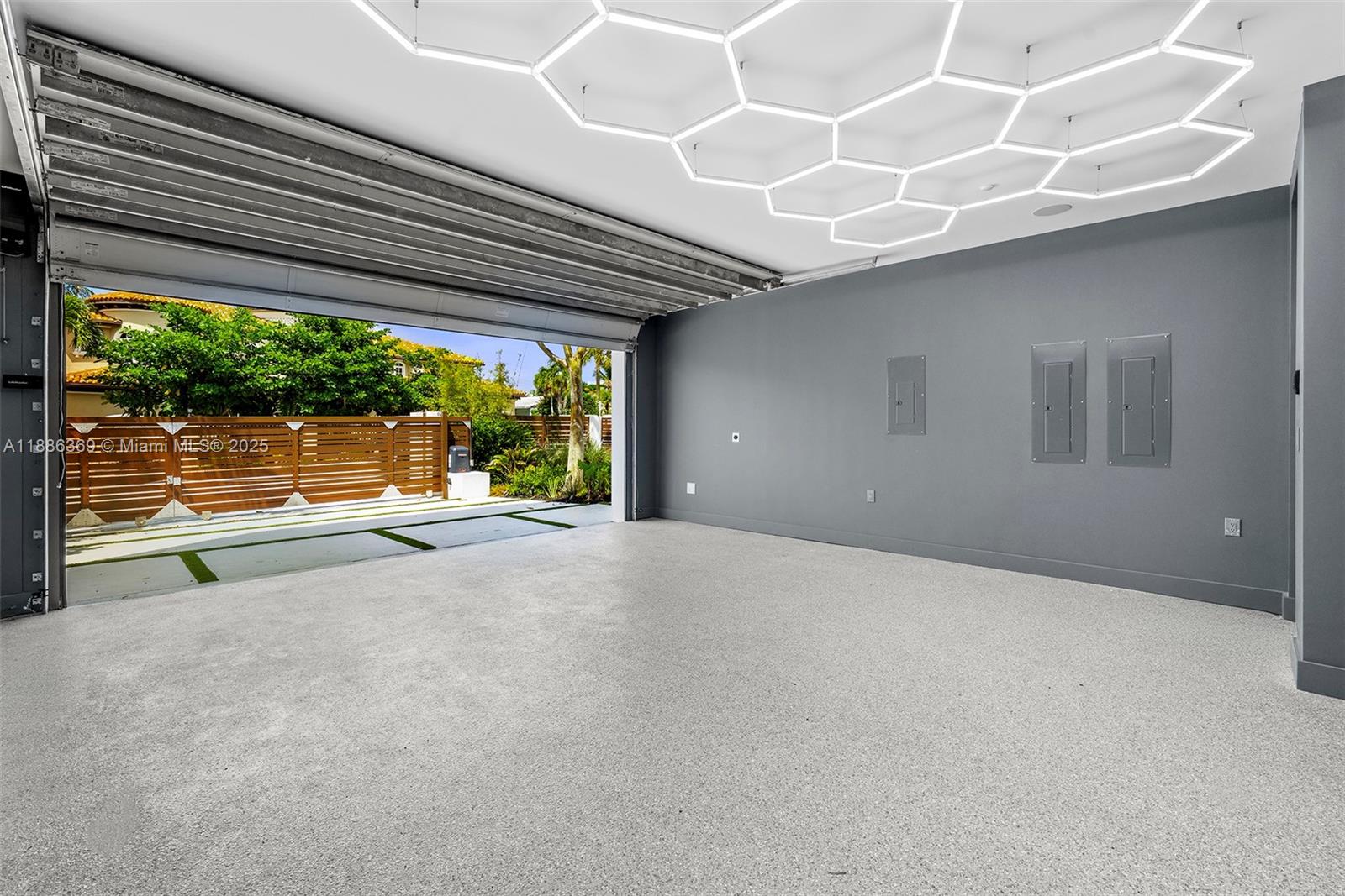 LAS OLAS BY THE SEA EXT - Residential Lease