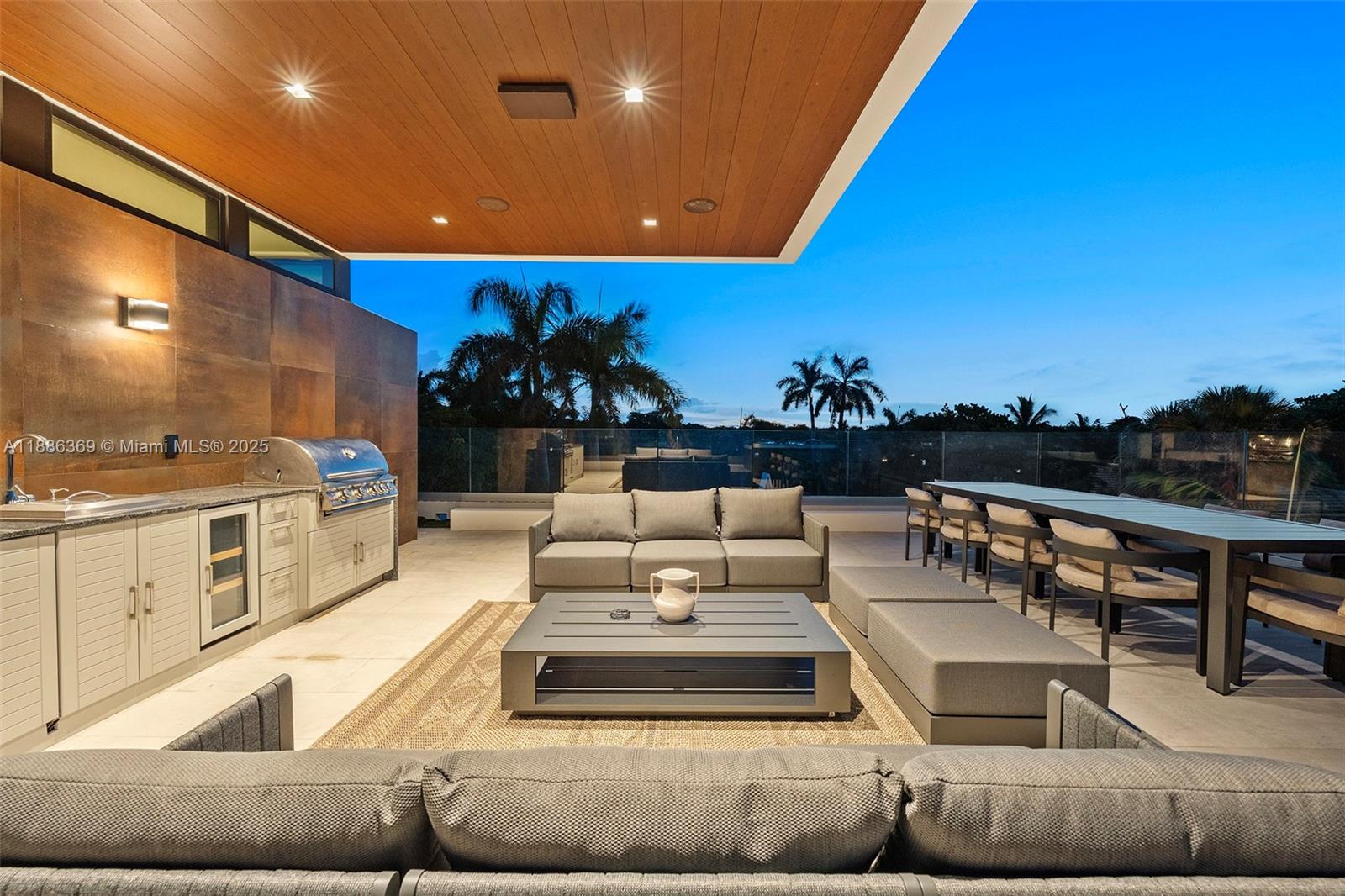 LAS OLAS BY THE SEA EXT - Residential Lease