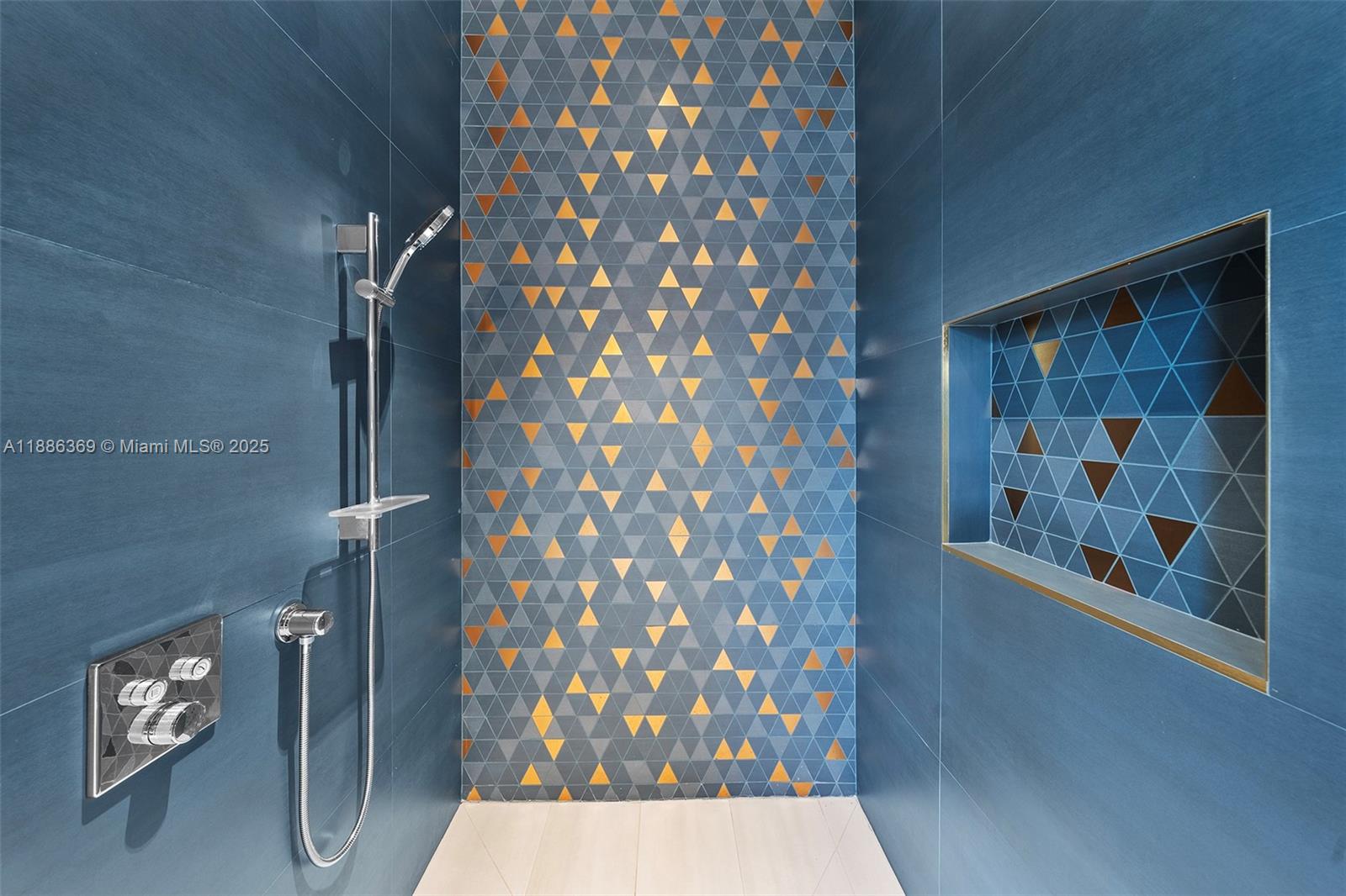 LAS OLAS BY THE SEA EXT - Residential Lease