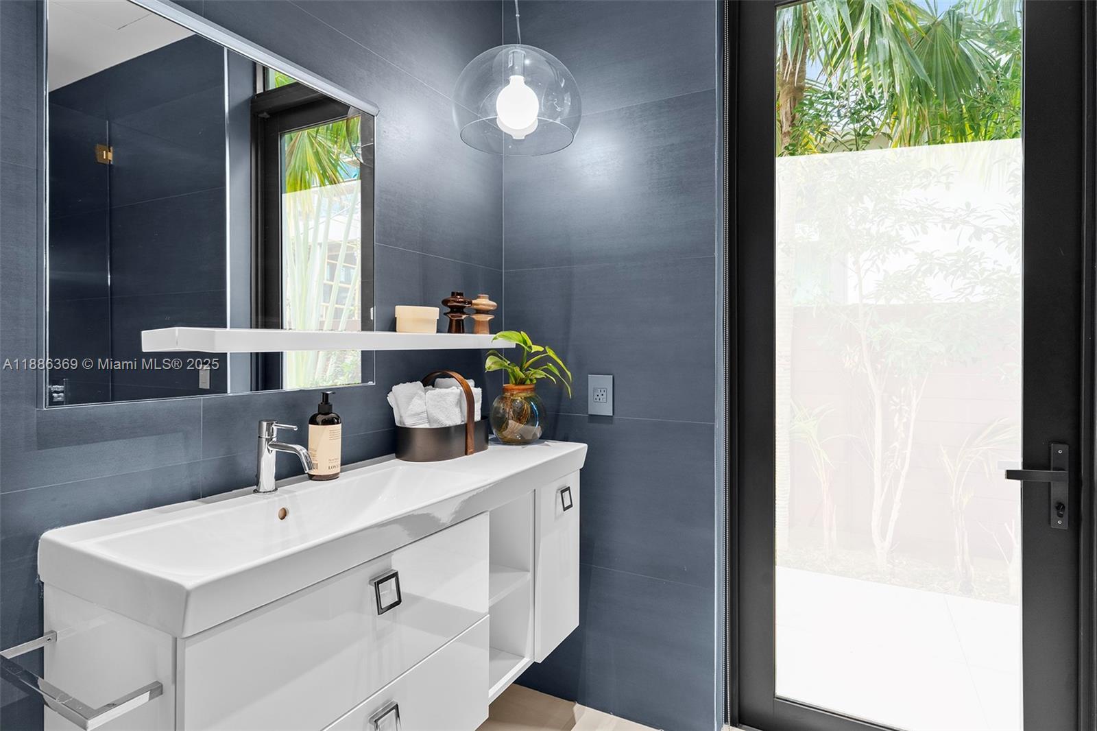 LAS OLAS BY THE SEA EXT - Residential Lease