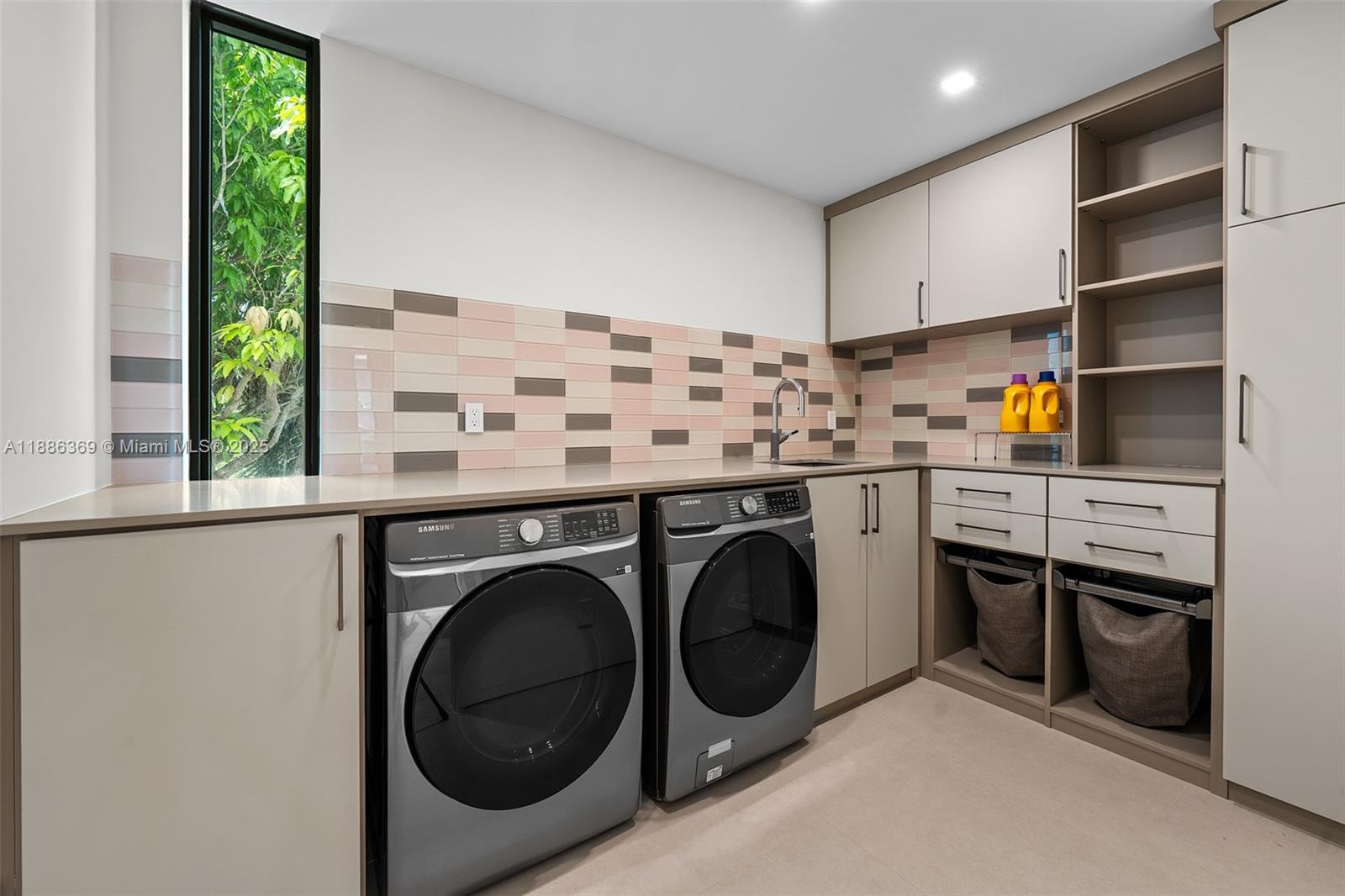 LAS OLAS BY THE SEA EXT - Residential Lease