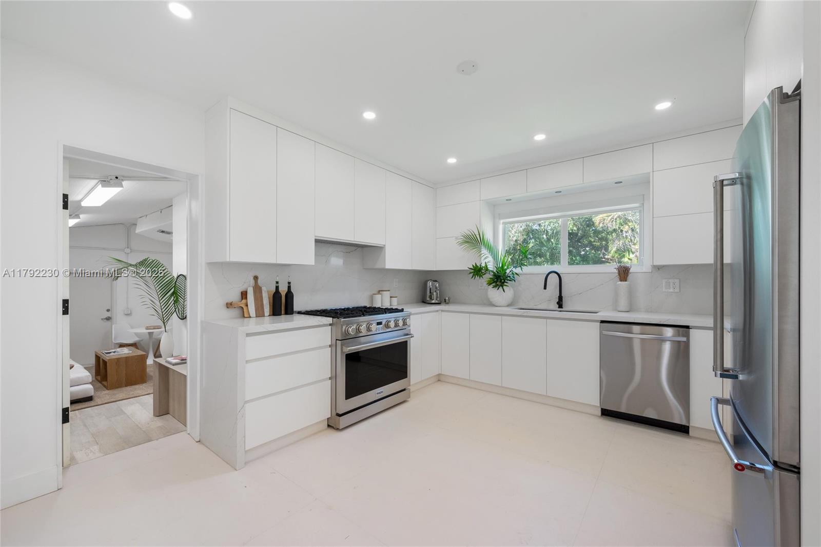 102 NE 94th St