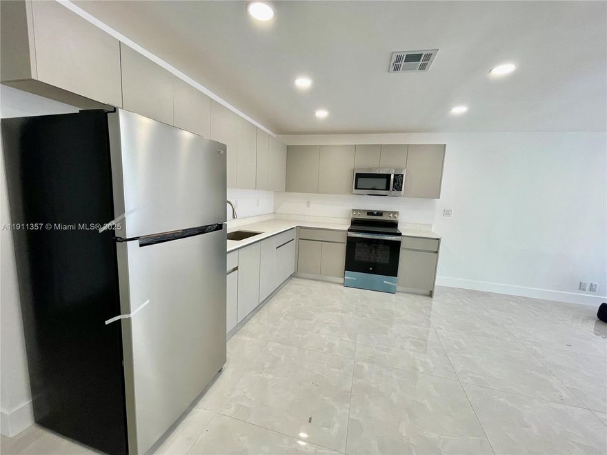COMPLETELY RENOVATED 3 BEDROOMS / 2 BATHROOMS. LARGE OPEN LAYOUT FEATURING PORECELAIN TILES THROUGHOUT, NEW KITCHEN WITH QUARTZ COUNTER TOPS, BRAND NEW BATHROOMS, NEW LIGHTING ALL OVER THE UNIT. CENTRAL AC AND ACCORDION HURRICANE SHUTTERS. LOCATED MINUTED FROM TURNPIKE AND MAIN PLAZAS OF LAUDERHILL. EASY TO SHOW.