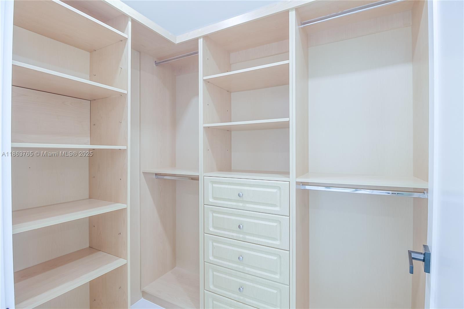 SUNSET PINES - Residential