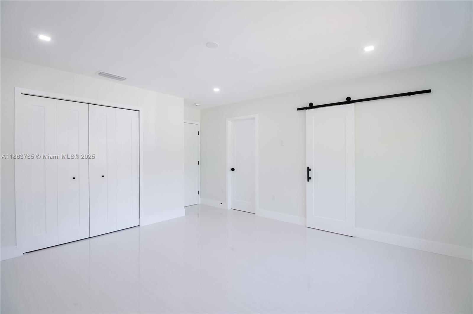 SUNSET PINES - Residential