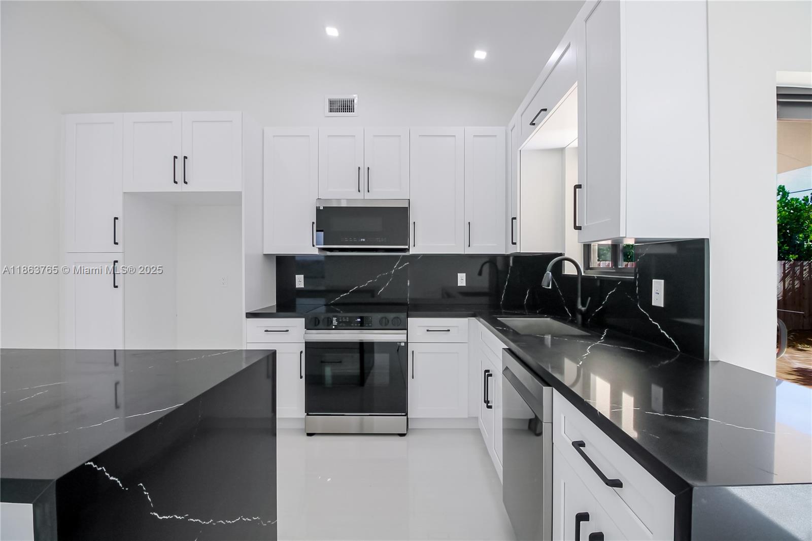 SUNSET PINES - Residential