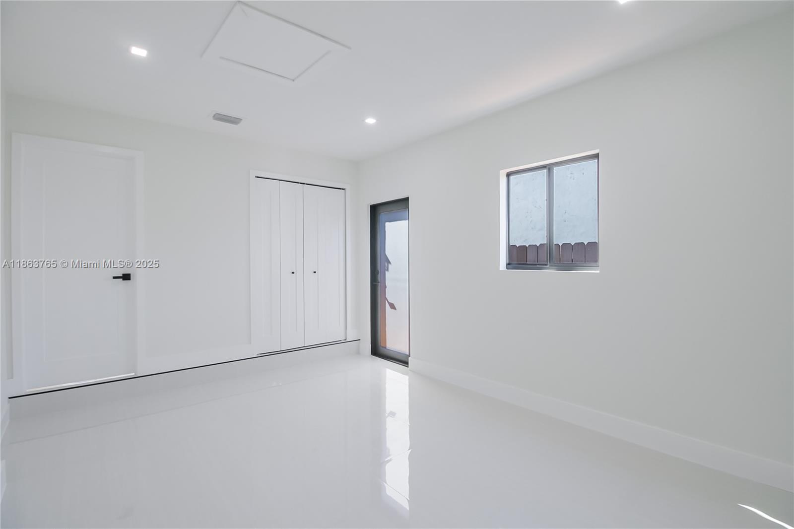 SUNSET PINES - Residential