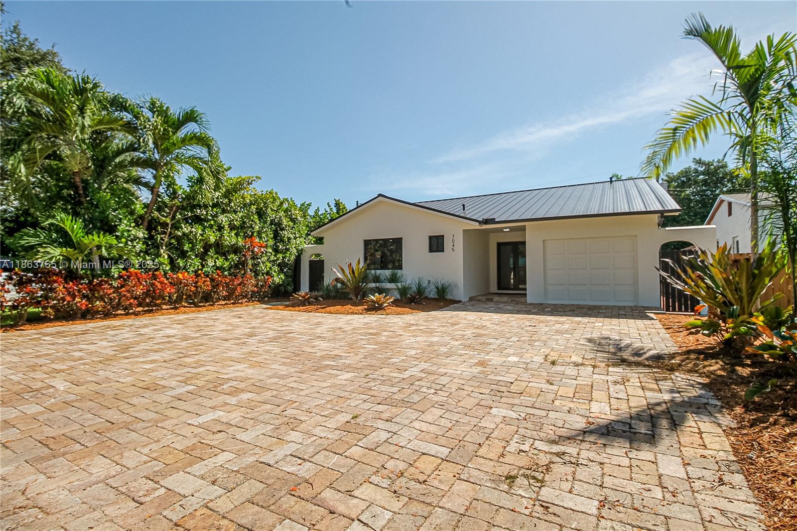 SUNSET PINES - Residential