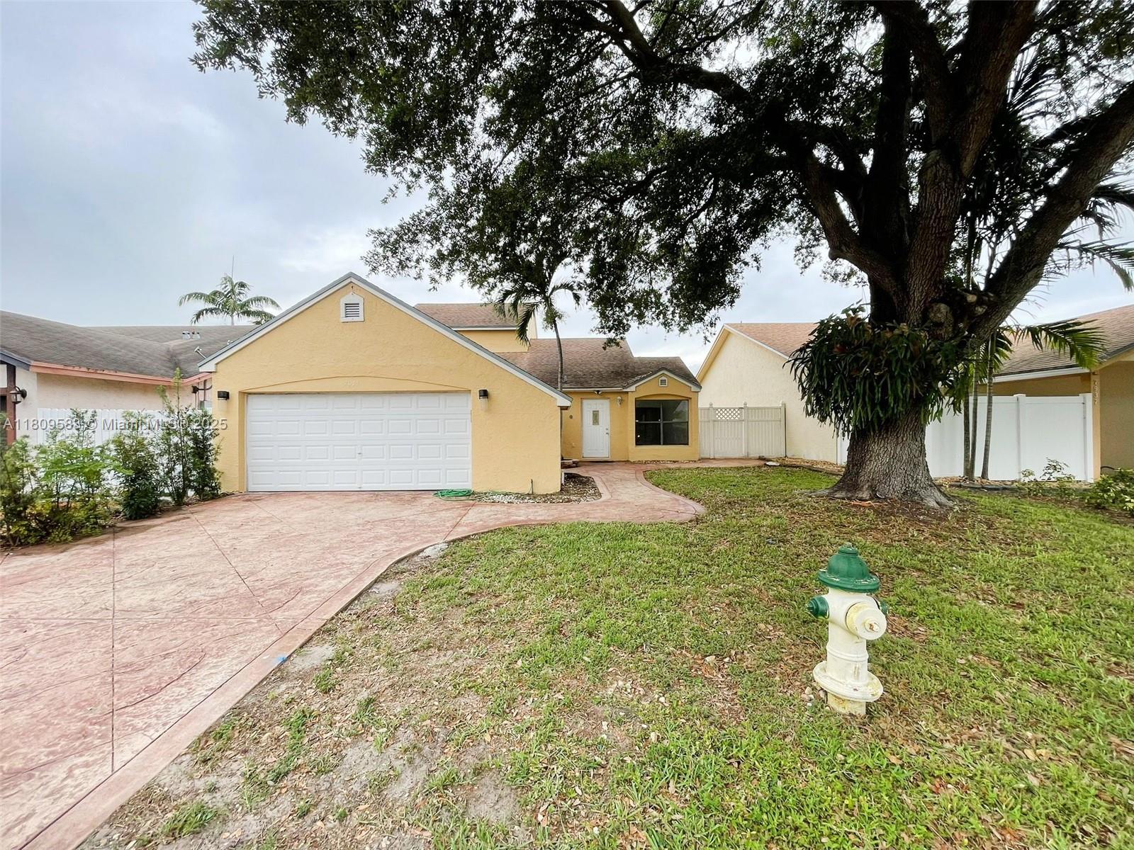 Rental Property at 7941 Nw 50th St, Lauderhill, Miami-Dade County, Florida - Bedrooms: 4 
Bathrooms: 3  - $3,950 MO.