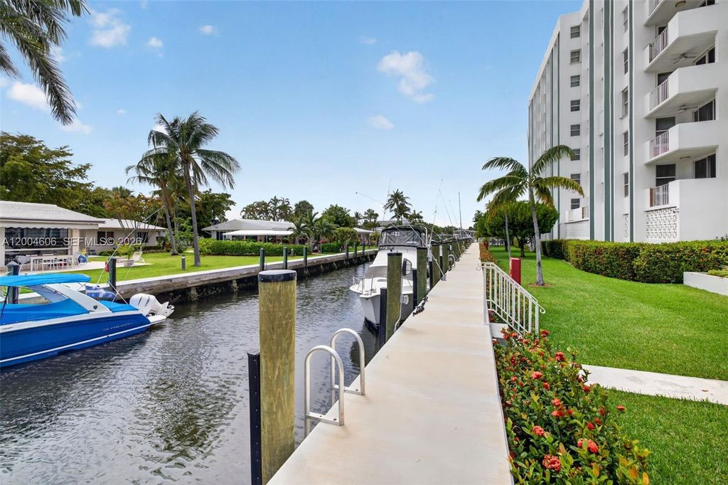 Photo of 3210 SE 10th St #6B, Pompano Beach, FL 33062 (MLS # A12004606)