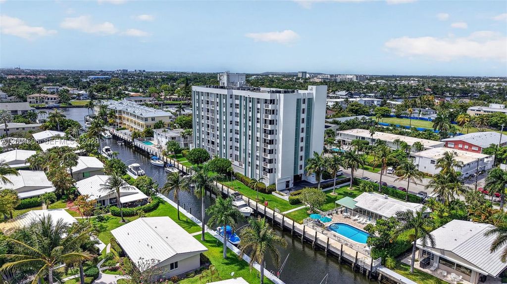 Photo of 3210 SE 10th St #6B, Pompano Beach, FL 33062 (MLS # A12004606)