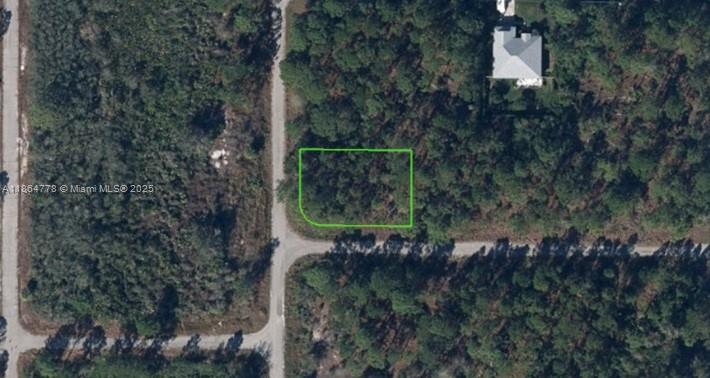 0.24 ACRES VACANT RESIDENTIAL CORNER LOT IN LAKE PLACID, FL
Spacious, buildable lot with paved frontage
No HOA – complete design freedom
Close to lakes, parks, and downtown Lake Placid
Peaceful street in a friendly community
Perfect for year-round living or seasonal retreat
Lets make a deal!