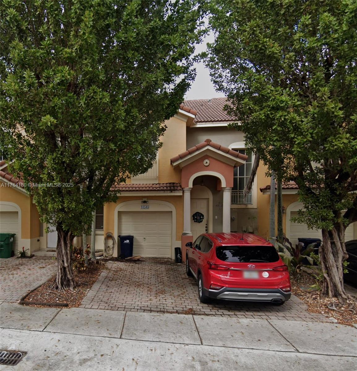 Rare opportunity to buy in Kendalland, Townhouse 3 bedrooms and 2.5 bathrooms. Nicely accessible to major commercial areas, restaurants, pharmacy and retail. Very near Kendall Drive and Krome Ave. This townhouse is nicely illuminated with a fenced patio. Very quiet neighborhood. Open spaces, family room, dining area and living area separated. Washer and Dryer on the second floor. This is a nice opportunity, make your offer!
