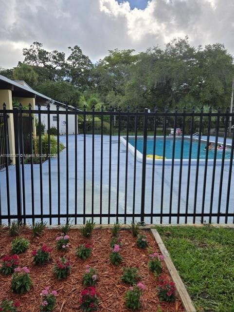 HOLLYWOOD GARDENS CONDOMI - Residential