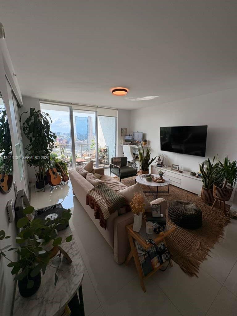 90 SW 3rd St 2106