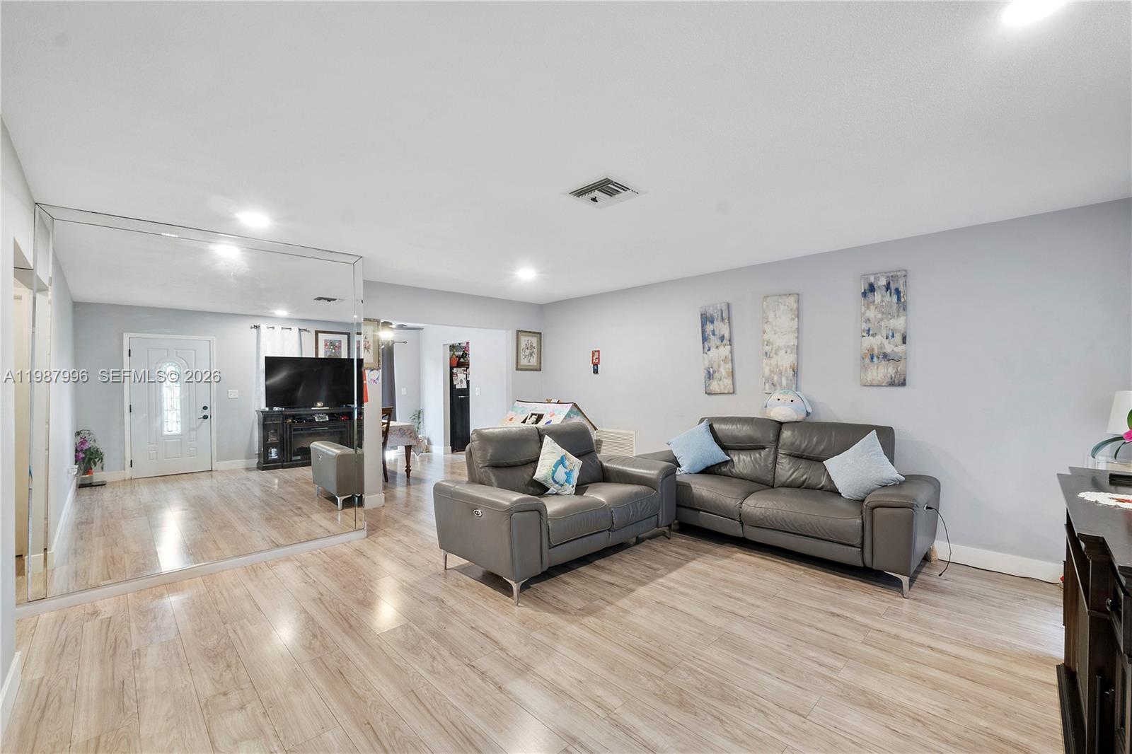 DRIFTWOOD PLAZA NO 3 - Residential