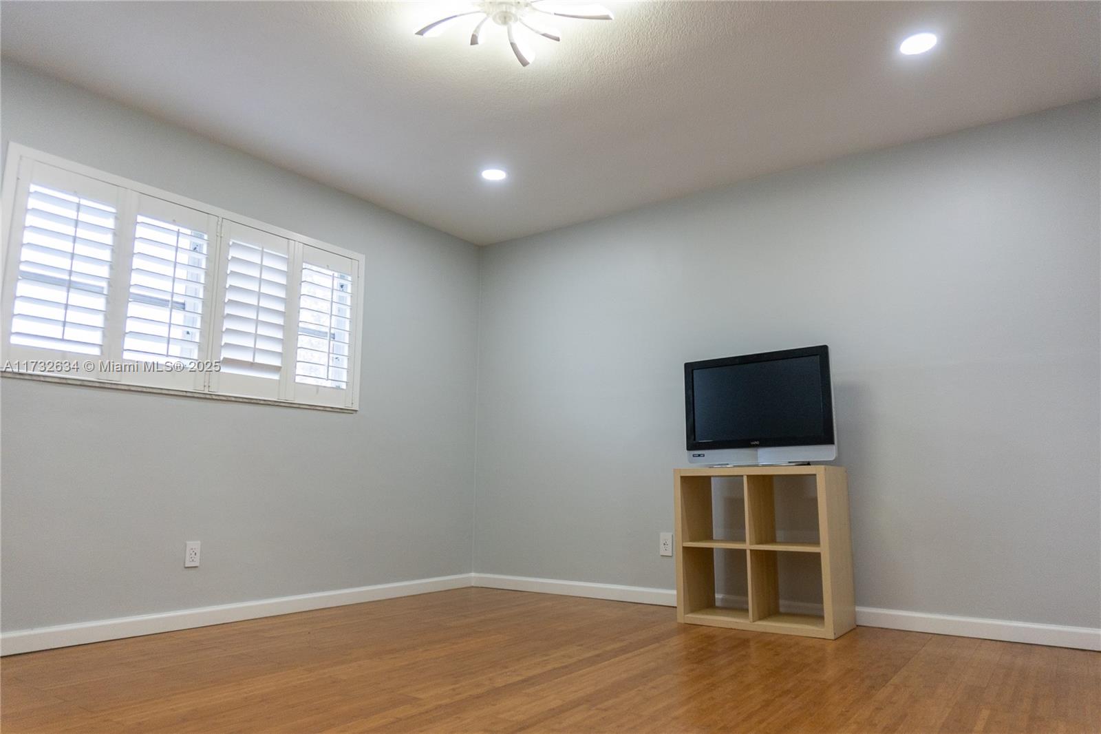 ARROWHEAD CONDO NO II - Residential