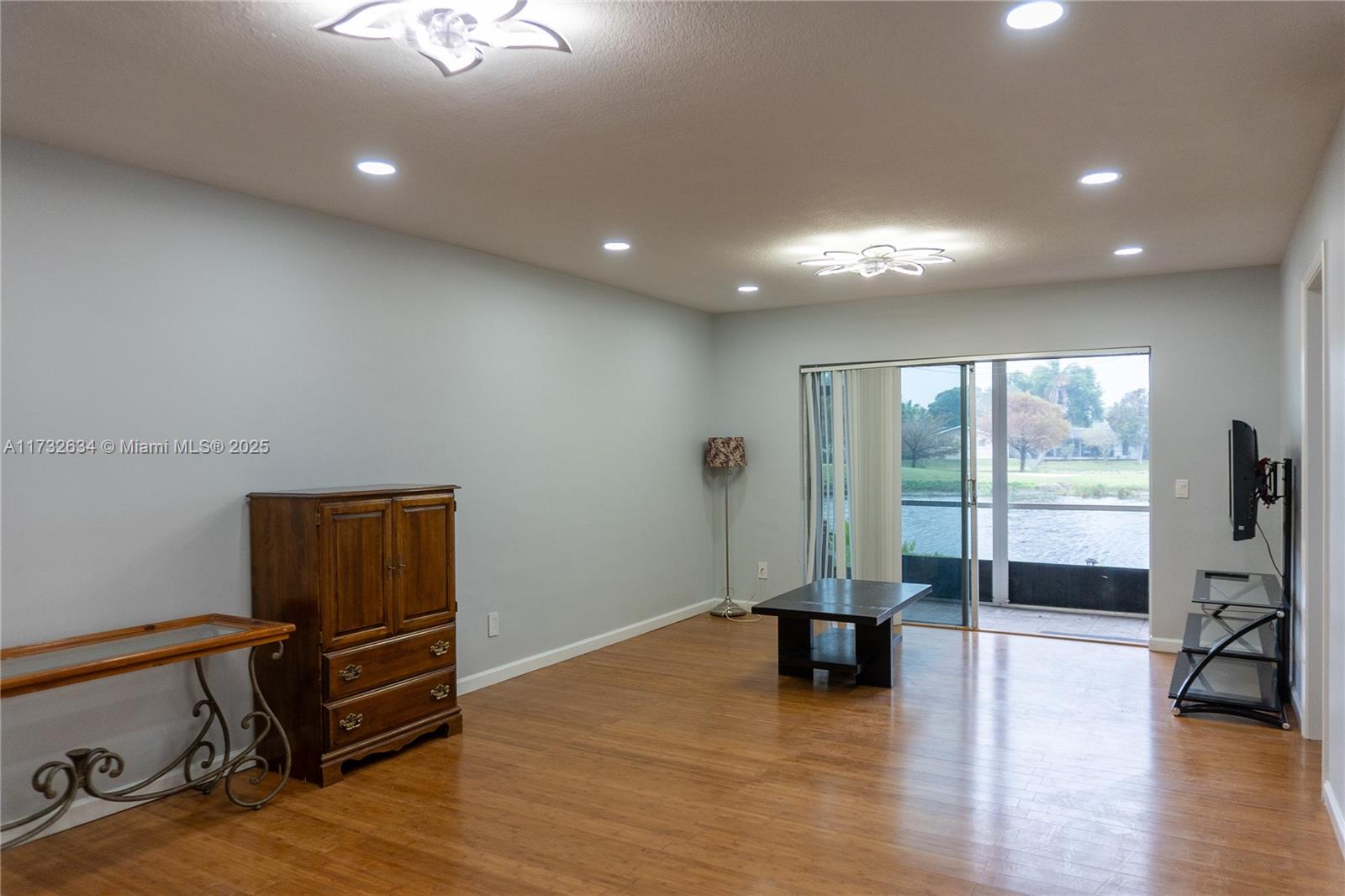 ARROWHEAD CONDO NO II - Residential