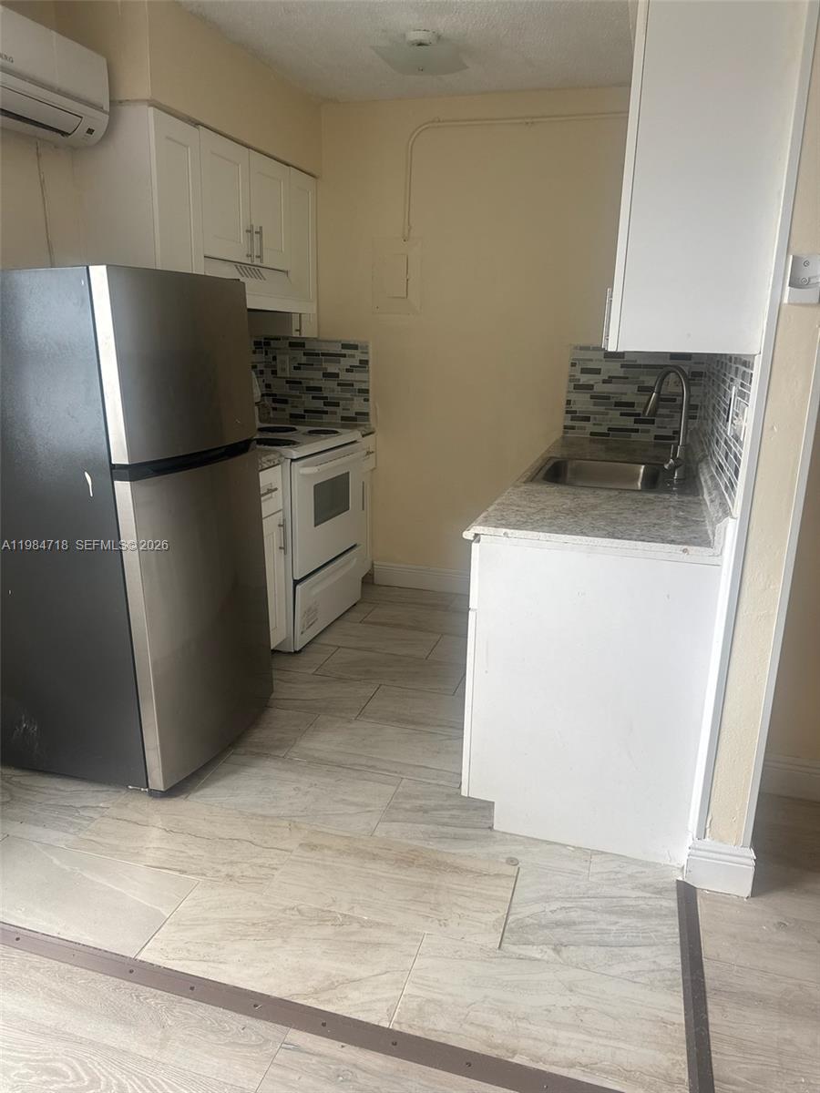 LAUDERDALE NORTH PARK SEC - Residential Lease