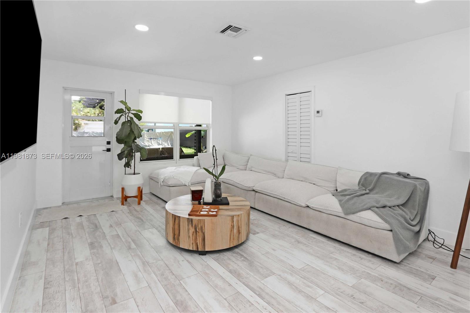 HOLLYWOOD - Residential