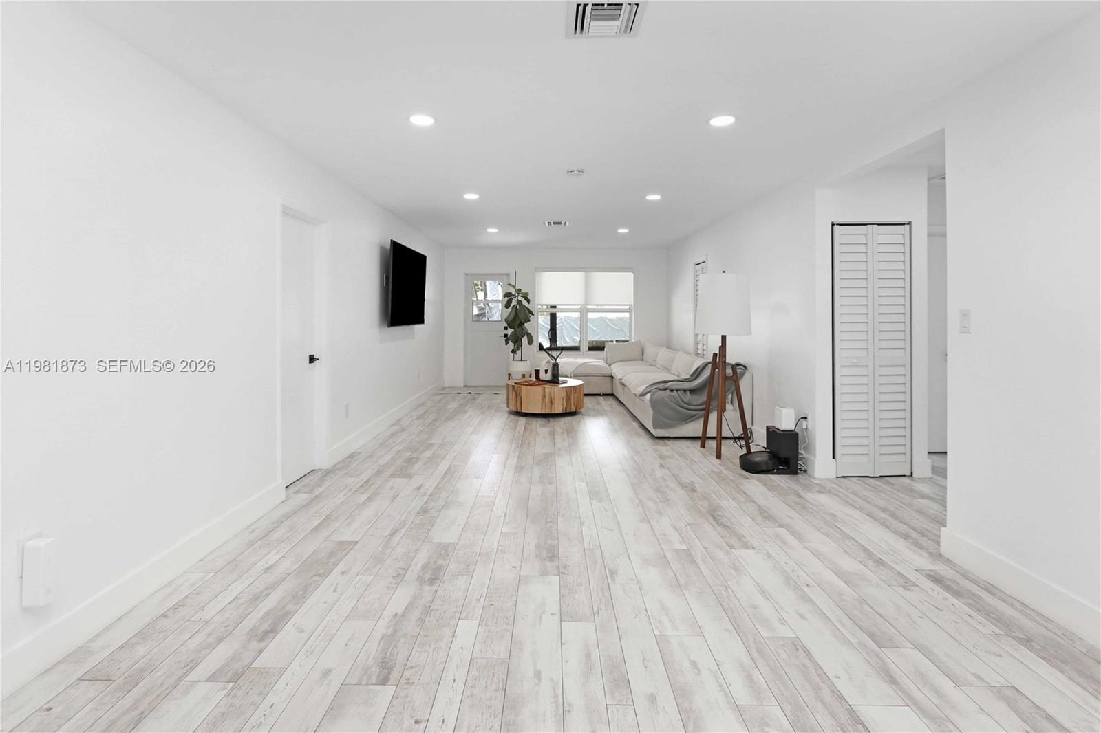 HOLLYWOOD - Residential