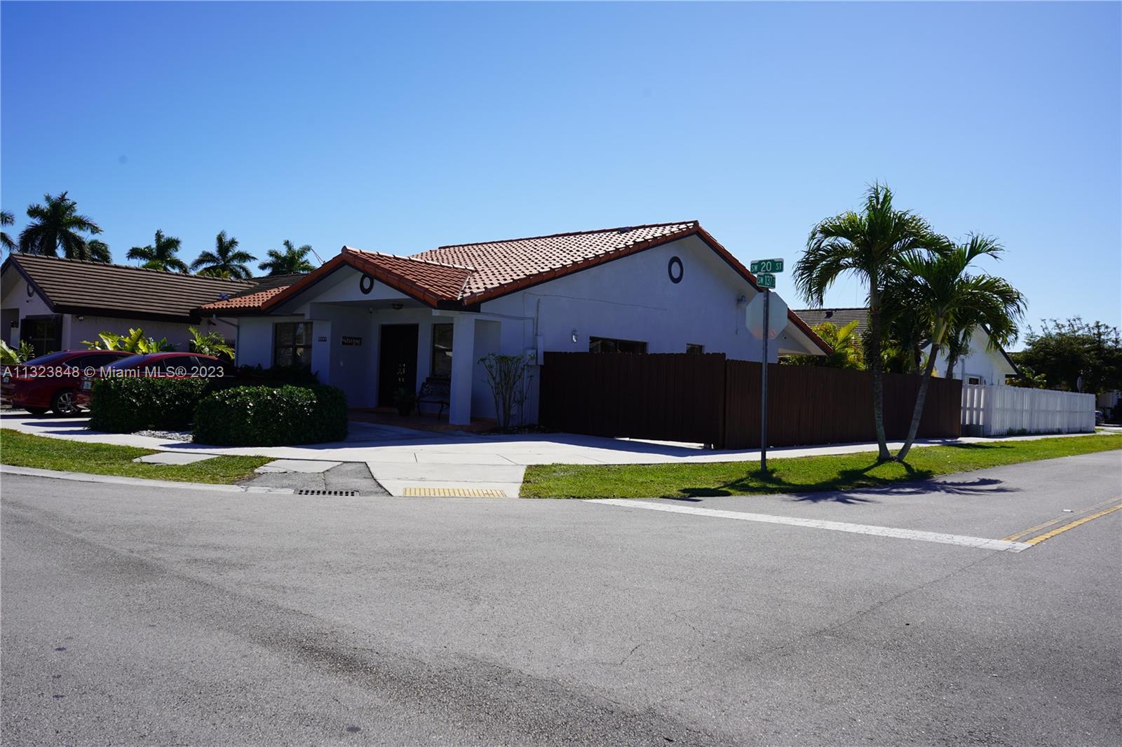 Photo 2 of 11 of 13732 SW 20th St house