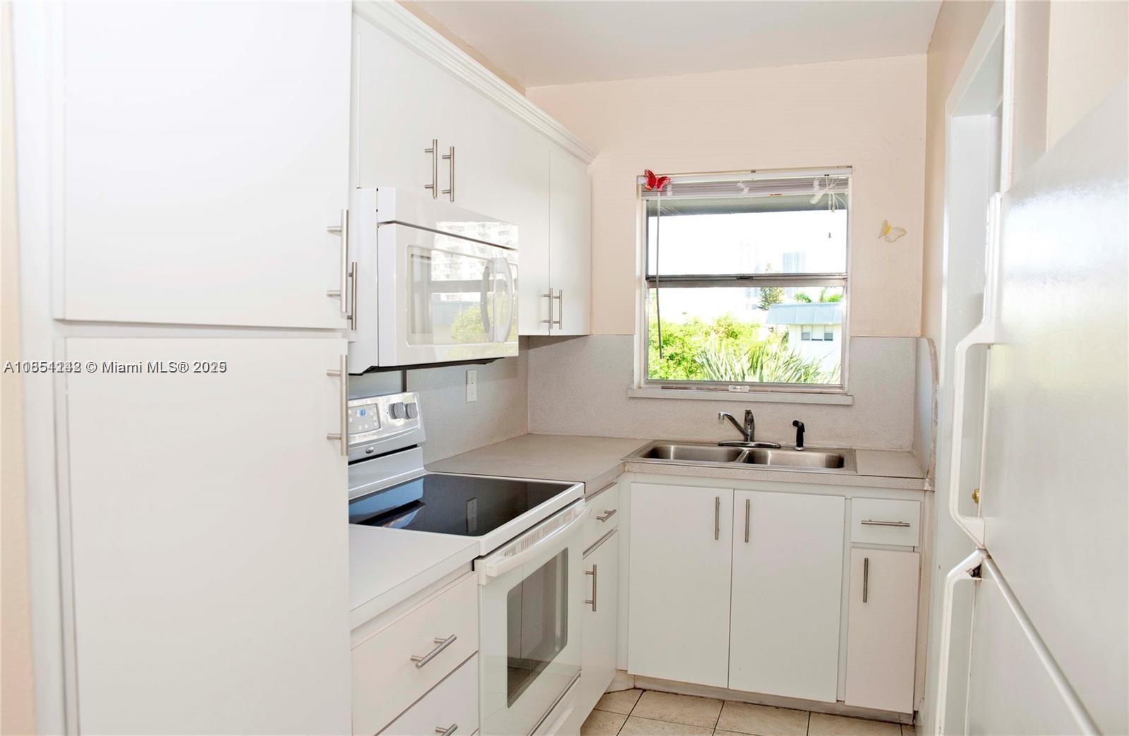 Excellent Opportunity in Hallandale Beach – Perfect for Families or Investors!. This well-maintained 2-bedroom, 2-bath condo offers the ideal blend of comfort, location, and income potential. Just 1 mile from the beach and within walking distance to supermarkets, shopping centers, and schools, it’s also a short drive to Gulfstream Park and Aventura Mall. The community features great amenities, including a heated pool, clubhouse, shared laundry facilities, and extra storage. With 965 sq ft of living space, the unit is currently rented month-to-month for $2,400/month—providing immediate rental income for investors or flexibility for end users.
Don’t miss this opportunity—whether you're looking for a primary residence, a vacation home, or a smart investment, schedule your showing today!