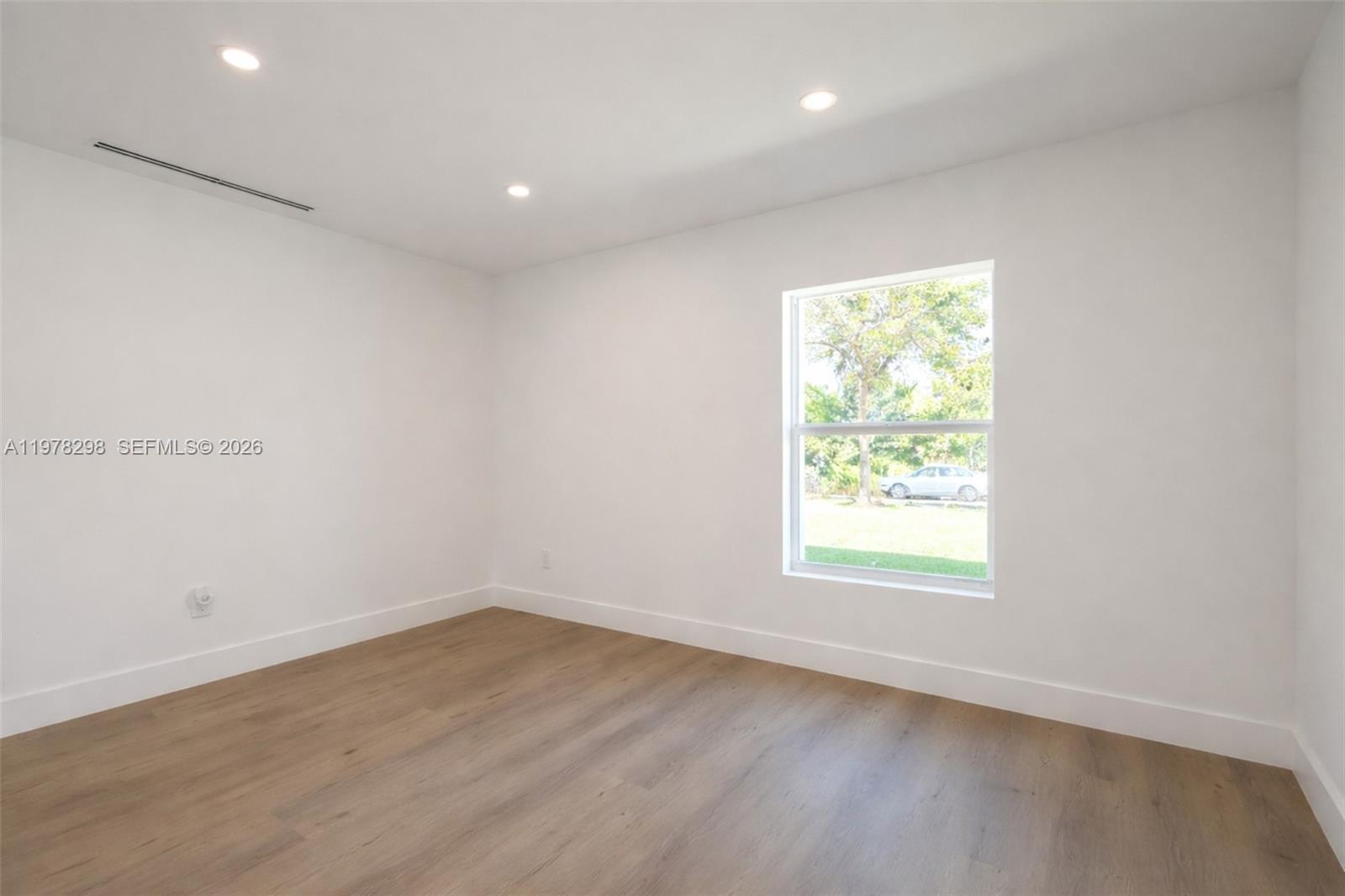 CORAL POINT - Residential