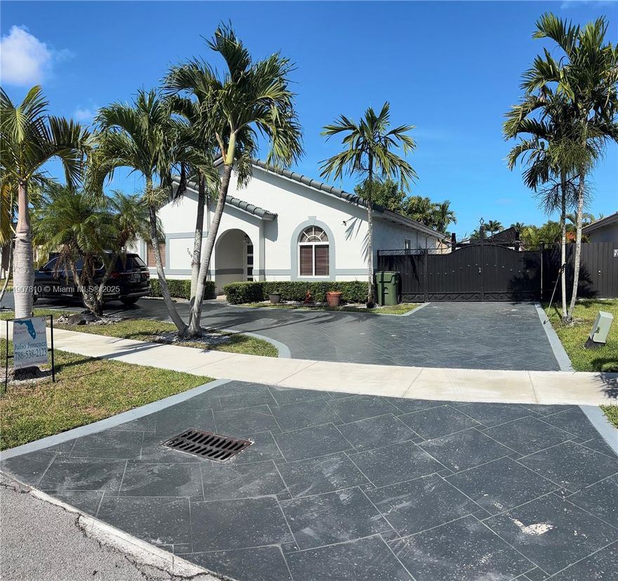 Spacious single-family home with plenty of parking for large vehicles! Featuring 3 bedrooms and 2 bathrooms, this property offers comfort and convenience for your family. No HOA — enjoy the freedom to live your way!