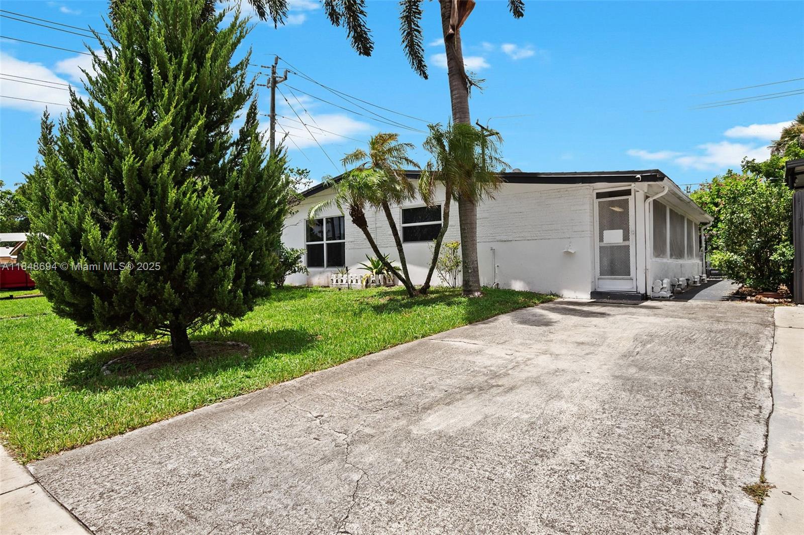 3711 SW 58th Ave, Davie, FL, 33314/$439,000 1 3711 SW 58th Ave
