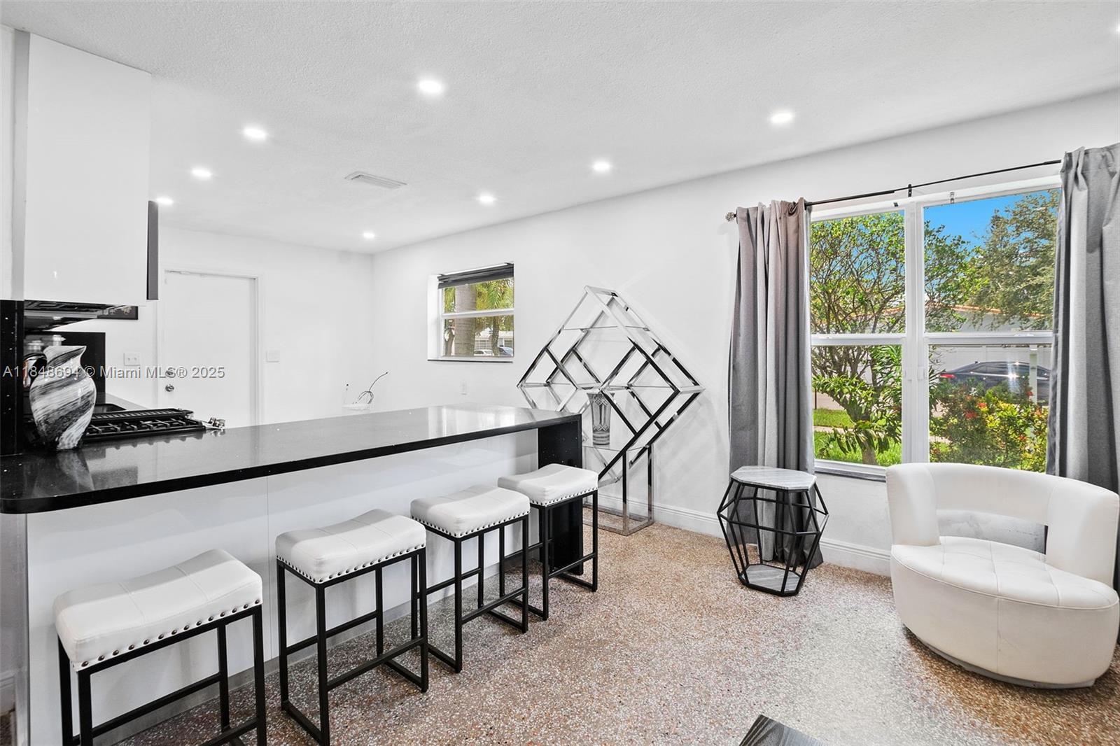 3711 SW 58th Ave, Davie, FL, 33314/$439,000 4 3711 SW 58th Ave