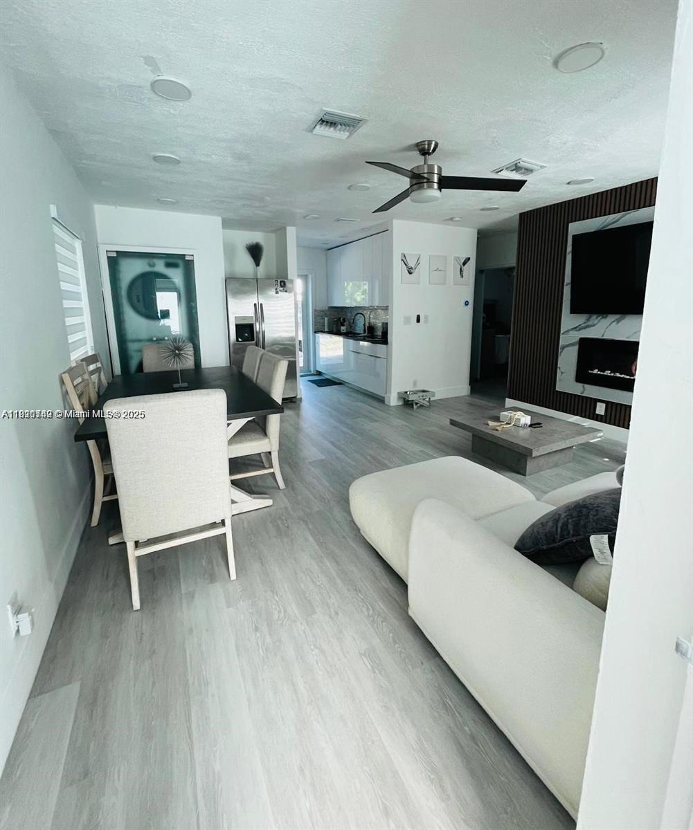 LINCOLN PARK SIXTH ADD - Residential Lease